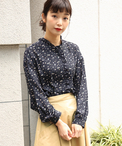 LOWRYS FARM(ローリーズファーム)の「ハナガラフリルブラウス 784930(シャツ/ブラウス・レディース・ライラック/ブラック/オフホワイト・LARGE/MEDIUM)」の3枚目の写真