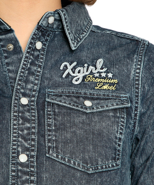 X-girl（エックスガール）の「WASHED DENIM SHIRT（シャツ/ブラウス・レディース・ブラック/ライトインディゴブルー・1/2）」の5枚目の写真