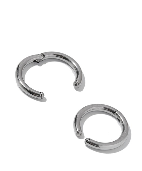 SPINNS（スピンズ）の「【累計販売数1.3万】フープイヤリング/1.8cm/シンプル/ユニセックス/落ちにくく痛くなりにくい設計（イヤリング・メンズ・シルバー/ゴールド/ガンメタ・ONESIZE）」の4枚目の写真