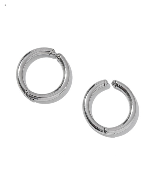 SPINNS（スピンズ）の「【累計販売数1.3万】フープイヤリング/1.8cm/シンプル/ユニセックス/落ちにくく痛くなりにくい設計（イヤリング・メンズ・シルバー/ゴールド/ガンメタ・ONESIZE）」の5枚目の写真