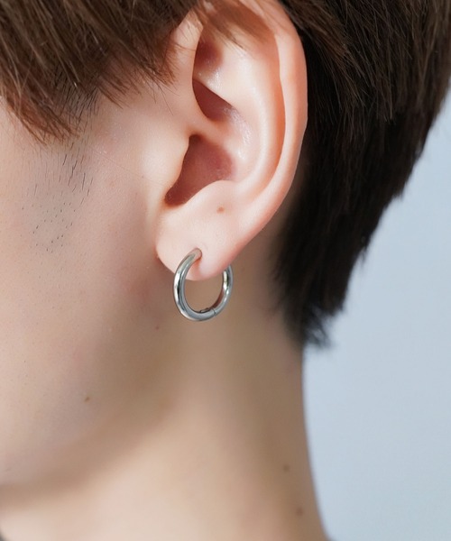 SPINNS（スピンズ）の「【累計販売数1.3万】フープイヤリング/1.8cm/シンプル/ユニセックス/落ちにくく痛くなりにくい設計（イヤリング・メンズ・シルバー/ゴールド/ガンメタ・ONESIZE）」の12枚目の写真