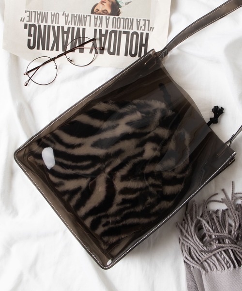 WEGO（ウィゴー）の「WEGO/【2点セット】ファー巾着付きクリアポシェット（ショルダーバッグ・レディース・ホワイト系その他/ブラック・FREE）」の2枚目の写真