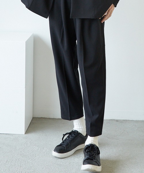 B.I.D.(ビーアイディー)の「梨地 アンクルワイドテーパードパンツ(スラックス・レディース・ブラック/ブラウン/ベージュ/ネイビー/ミント/グレイッシュベージュ/ブルー/ライトベージュ/ライトグレー/グレー系・MEDIUM/LARGE)」の2枚目の写真