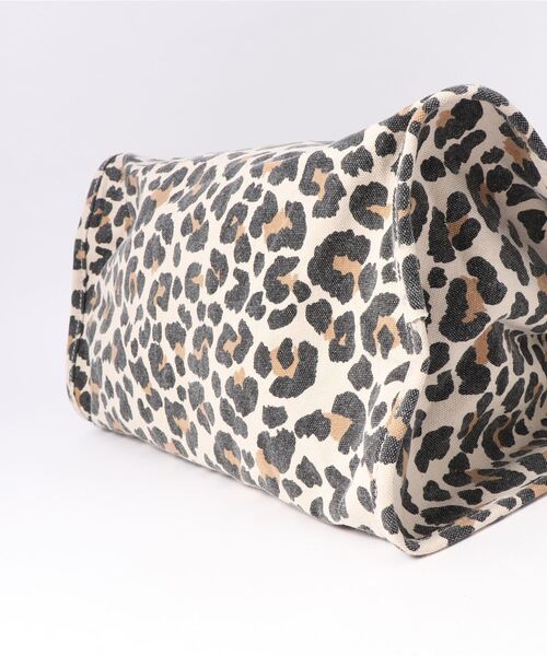 coca（coca）（コカ）の「レオパード柄キャンバス地トートバッグ（トートバッグ・レディース・ベージュ/ブラウン・ONE SIZE）」の4枚目の写真