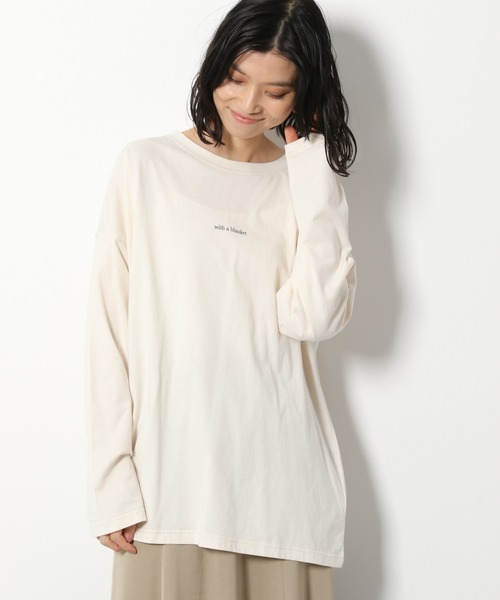 LAKOLE（ラコレ）の「レタリングプリントロングTシャツ / LAKOLE（Tシャツ/カットソー・レディース・スモーク/モカ/ライトブラウン/オフホワイト・SMALL/MEDIUM）」の5枚目の写真