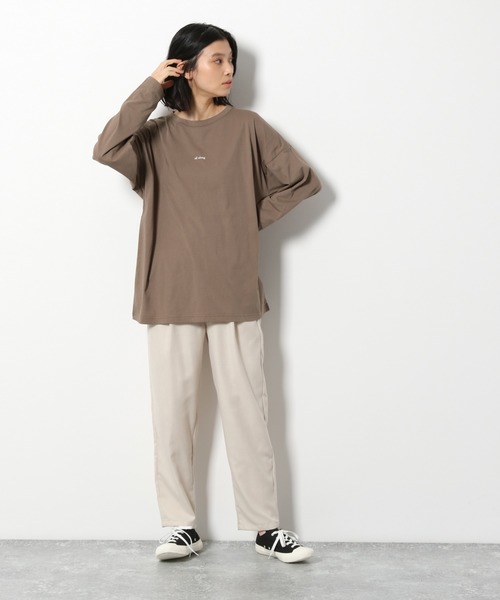 LAKOLE（ラコレ）の「レタリングプリントロングTシャツ / LAKOLE（Tシャツ/カットソー・レディース・スモーク/モカ/ライトブラウン/オフホワイト・SMALL/MEDIUM）」の15枚目の写真