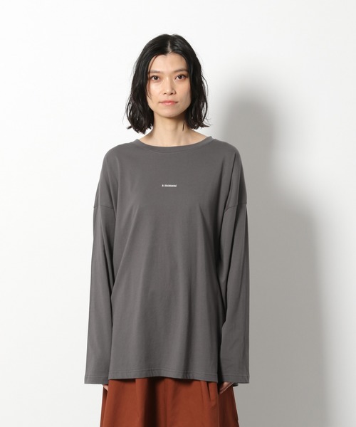 LAKOLE（ラコレ）の「レタリングプリントロングTシャツ / LAKOLE（Tシャツ/カットソー・レディース・スモーク/モカ/ライトブラウン/オフホワイト・SMALL/MEDIUM）」の20枚目の写真