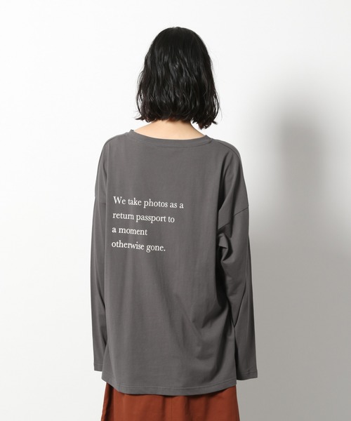 LAKOLE（ラコレ）の「レタリングプリントロングTシャツ / LAKOLE（Tシャツ/カットソー・レディース・スモーク/モカ/ライトブラウン/オフホワイト・SMALL/MEDIUM）」の22枚目の写真