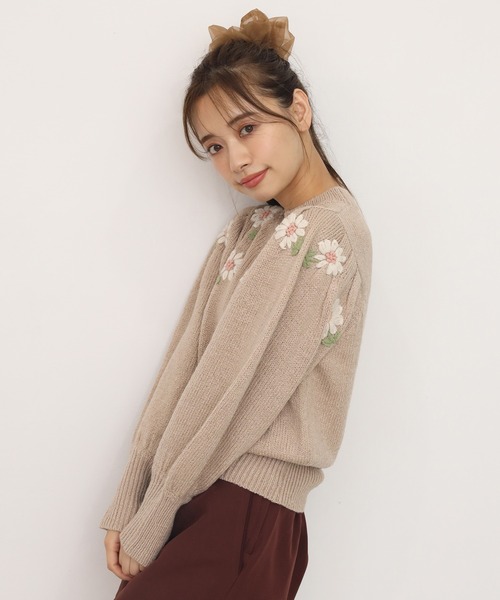one after another NICE CLAUP（ワンアフターアナザーナイスクラップ）の「フラワー刺繍ニット（ニット/セーター・レディース・ブラック/ベージュ/アイボリー・FREE）」の20枚目の写真