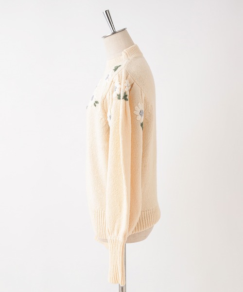 one after another NICE CLAUP（ワンアフターアナザーナイスクラップ）の「フラワー刺繍ニット（ニット/セーター・レディース・ブラック/ベージュ/アイボリー・FREE）」の19枚目の写真