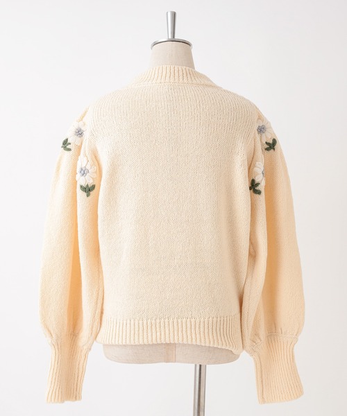 one after another NICE CLAUP（ワンアフターアナザーナイスクラップ）の「フラワー刺繍ニット（ニット/セーター・レディース・ブラック/ベージュ/アイボリー・FREE）」の22枚目の写真