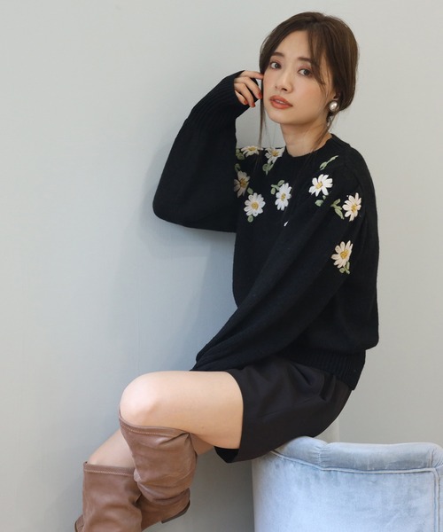 one after another NICE CLAUP（ワンアフターアナザーナイスクラップ）の「フラワー刺繍ニット（ニット/セーター・レディース・ブラック/ベージュ/アイボリー・FREE）」の10枚目の写真
