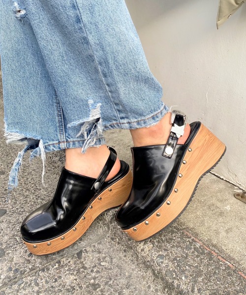 WHO'S WHO gallery（フーズフーギャラリー）の「バックルサボ（サンダル・レディース・ブラック/ベージュ/ライトベージュ/キャメル/サックスブルー・MEDIUM/LARGE）」の9枚目の写真