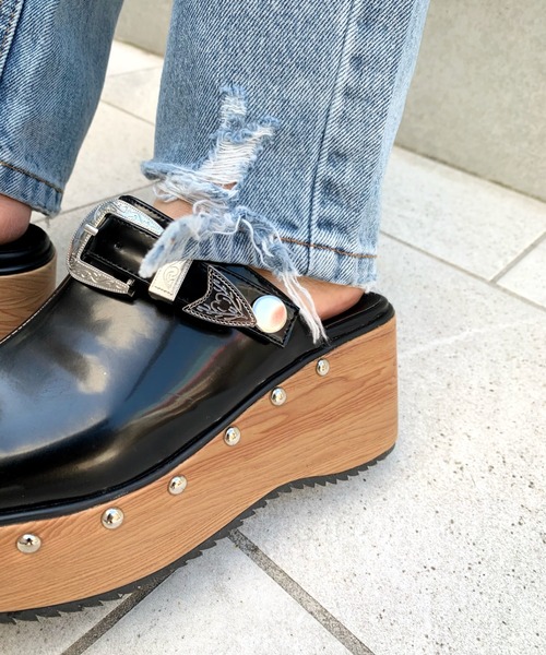 WHO'S WHO gallery（フーズフーギャラリー）の「バックルサボ（サンダル・レディース・ブラック/ベージュ/ライトベージュ/キャメル/サックスブルー・MEDIUM/LARGE）」の10枚目の写真