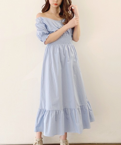 MIIA(ミーア)の「オフショルシャーリングマキシワンピース(ワンピース・レディース・オフホワイト/ブルー/チェック・FREE)」の2枚目の写真