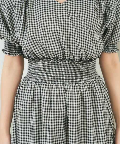 MIIA(ミーア)の「オフショルシャーリングマキシワンピース(ワンピース・レディース・オフホワイト/ブルー/チェック・FREE)」の12枚目の写真