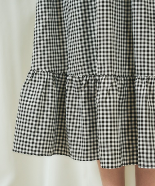 MIIA(ミーア)の「オフショルシャーリングマキシワンピース(ワンピース・レディース・オフホワイト/ブルー/チェック・FREE)」の10枚目の写真