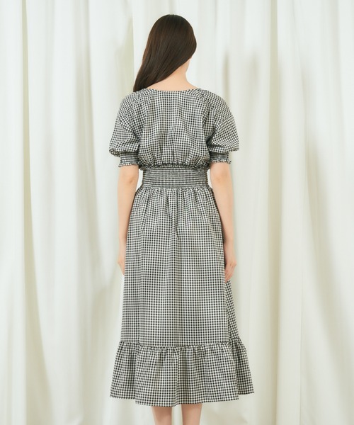 MIIA(ミーア)の「オフショルシャーリングマキシワンピース(ワンピース・レディース・オフホワイト/ブルー/チェック・FREE)」の14枚目の写真