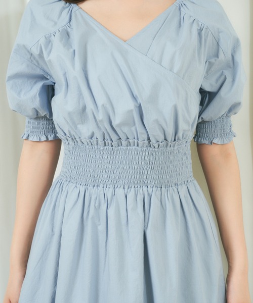 MIIA(ミーア)の「オフショルシャーリングマキシワンピース(ワンピース・レディース・オフホワイト/ブルー/チェック・FREE)」の7枚目の写真