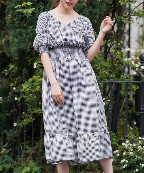 MIIA(ミーア)の「オフショルシャーリングマキシワンピース(ワンピース・レディース・オフホワイト/ブルー/チェック・FREE)」の8枚目の写真