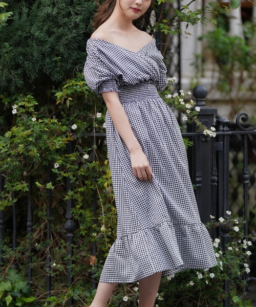 MIIA(ミーア)の「オフショルシャーリングマキシワンピース(ワンピース・レディース・オフホワイト/ブルー/チェック・FREE)」の11枚目の写真