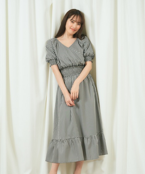 MIIA(ミーア)の「オフショルシャーリングマキシワンピース(ワンピース・レディース・オフホワイト/ブルー/チェック・FREE)」の9枚目の写真