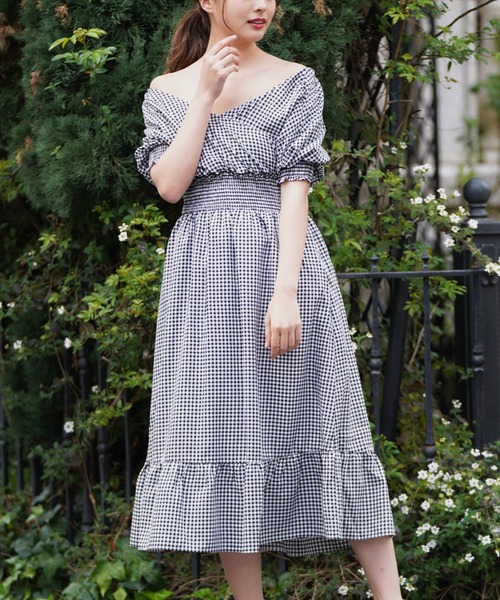 MIIA(ミーア)の「オフショルシャーリングマキシワンピース(ワンピース・レディース・オフホワイト/ブルー/チェック・FREE)」の19枚目の写真