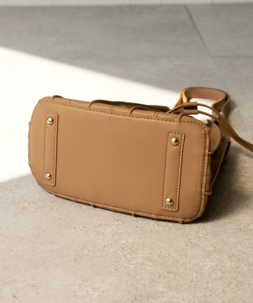 Chillfar（チルファー）の「2wayフェイクレザープリーツトートバッグ/ショルダーバッグ/インナーポーチ付き/カヌレバッグ（トートバッグ・レディース・ブラック/キャメル/グレイッシュベージュ/グリーン系・FREE）」の12枚目の写真