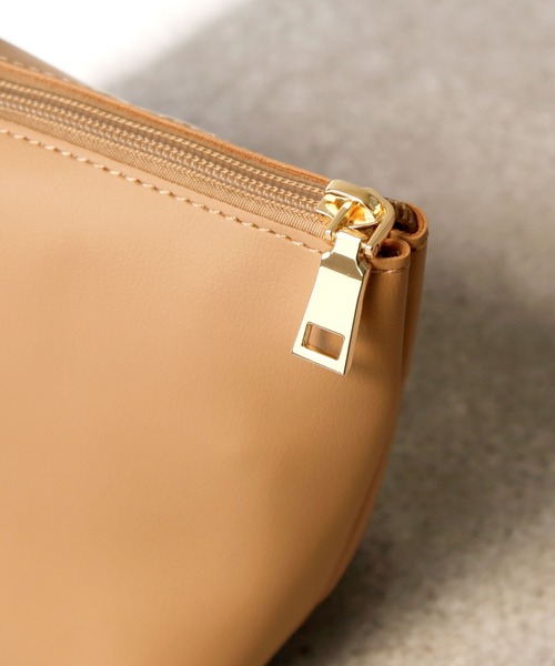 Chillfar（チルファー）の「2wayフェイクレザープリーツトートバッグ/ショルダーバッグ/インナーポーチ付き/カヌレバッグ（トートバッグ・レディース・ブラック/キャメル/グレイッシュベージュ/グリーン系・FREE）」の16枚目の写真