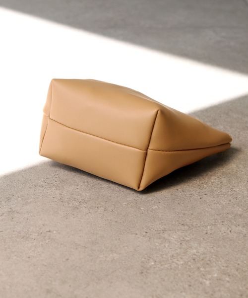 Chillfar（チルファー）の「2wayフェイクレザープリーツトートバッグ/ショルダーバッグ/インナーポーチ付き/カヌレバッグ（トートバッグ・レディース・ブラック/キャメル/グレイッシュベージュ/グリーン系・FREE）」の17枚目の写真