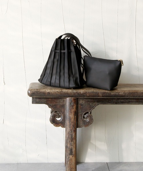 Chillfar（チルファー）の「2wayフェイクレザープリーツトートバッグ/ショルダーバッグ/インナーポーチ付き/カヌレバッグ（トートバッグ・レディース・ブラック/キャメル/グレイッシュベージュ/グリーン系・FREE）」の21枚目の写真