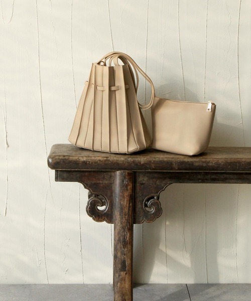 Chillfar（チルファー）の「2wayフェイクレザープリーツトートバッグ/ショルダーバッグ/インナーポーチ付き/カヌレバッグ（トートバッグ・レディース・ブラック/キャメル/グレイッシュベージュ/グリーン系・FREE）」の22枚目の写真