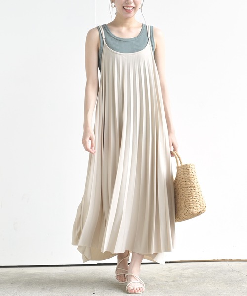 rps（アールピーエス）の「プリーツキャミワンピース（ワンピース・レディース・ブラック/ベージュ/カーキ/モカ/ミント/グレイッシュベージュ/ネイビー/チャコールグレー/ダークグリーン/ブルー・M/フリー）」の4枚目の写真