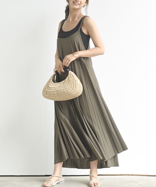 rps（アールピーエス）の「プリーツキャミワンピース（ワンピース・レディース・ブラック/ベージュ/カーキ/モカ/ミント/グレイッシュベージュ/ネイビー/チャコールグレー/ダークグリーン/ブルー・M/フリー）」の7枚目の写真