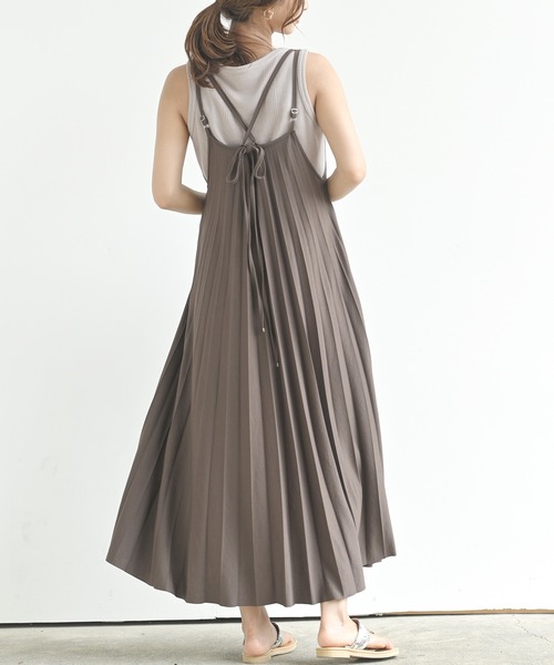 rps（アールピーエス）の「プリーツキャミワンピース（ワンピース・レディース・ブラック/ベージュ/カーキ/モカ/ミント/グレイッシュベージュ/ネイビー/チャコールグレー/ダークグリーン/ブルー・M/フリー）」の3枚目の写真