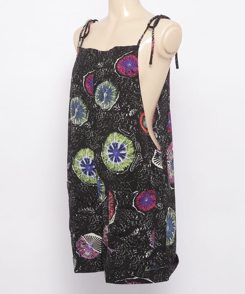 VOLCOM(ボルコム)の「【VOLCOM】CORAL MORPH ROMPER(サロペット/オーバーオール・レディース・マルチ・X-SMALL/SMALL)」の2枚目の写真