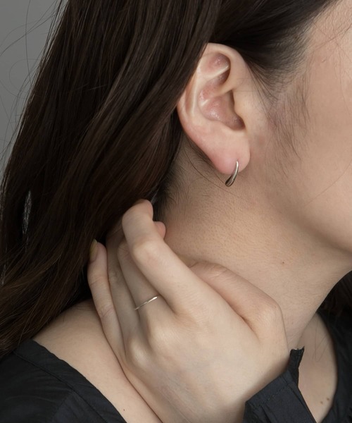 SMELLY（スメリー）の「silver925フックピアス（ピアス（両耳用）・レディース・ゴールド/シルバー・-）」の2枚目の写真