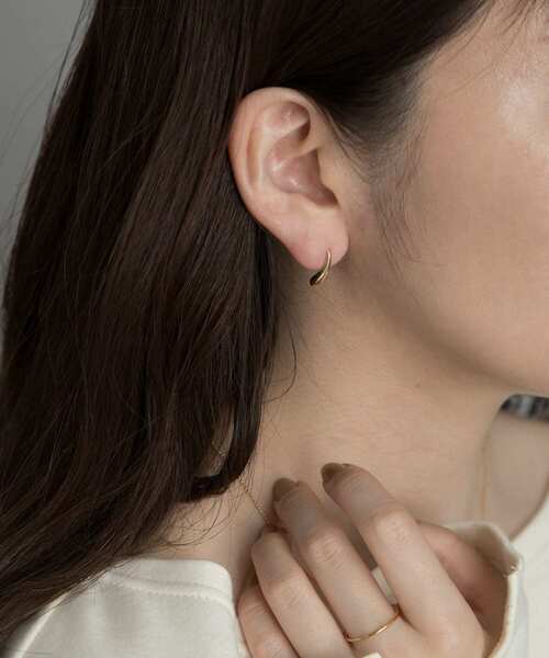 SMELLY（スメリー）の「silver925フックピアス（ピアス（両耳用）・レディース・ゴールド/シルバー・-）」の6枚目の写真