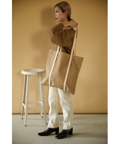 BLACK BY MOUSSY（ブラックバイマウジー）の「【WEB限定】long shoulder tote bag（ロングショルダートートバッグ）（トートバッグ・レディース・ベージュ/ブラウン・FREE）」の16枚目の写真