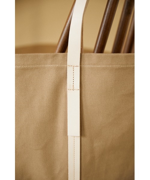 BLACK BY MOUSSY（ブラックバイマウジー）の「【WEB限定】long shoulder tote bag（ロングショルダートートバッグ）（トートバッグ・レディース・ベージュ/ブラウン・FREE）」の5枚目の写真