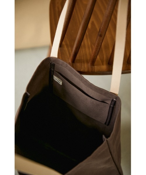 BLACK BY MOUSSY（ブラックバイマウジー）の「【WEB限定】long shoulder tote bag（ロングショルダートートバッグ）（トートバッグ・レディース・ベージュ/ブラウン・FREE）」の6枚目の写真