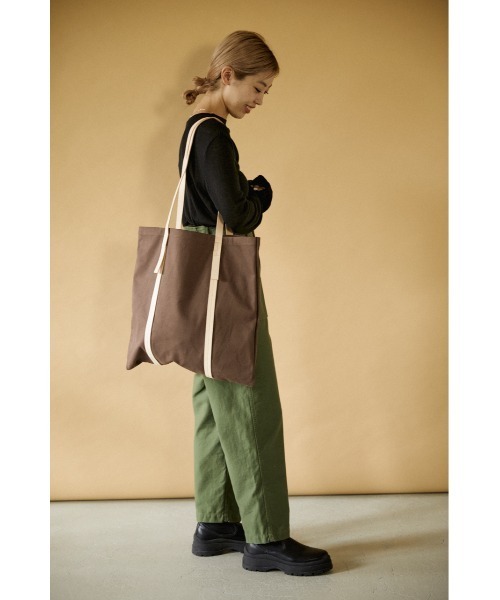 BLACK BY MOUSSY（ブラックバイマウジー）の「【WEB限定】long shoulder tote bag（ロングショルダートートバッグ）（トートバッグ・レディース・ベージュ/ブラウン・FREE）」の15枚目の写真