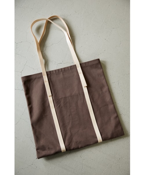 BLACK BY MOUSSY（ブラックバイマウジー）の「【WEB限定】long shoulder tote bag（ロングショルダートートバッグ）（トートバッグ・レディース・ベージュ/ブラウン・FREE）」の4枚目の写真