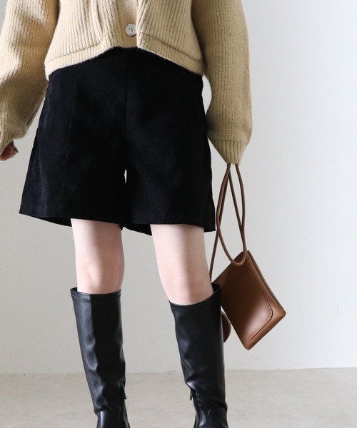 Cheek（チーク）の「コーデュロイハイウエストショートパンツ（その他パンツ・レディース・ブラック/ブラウン/ベージュ・MEDIUM）」の2枚目の写真
