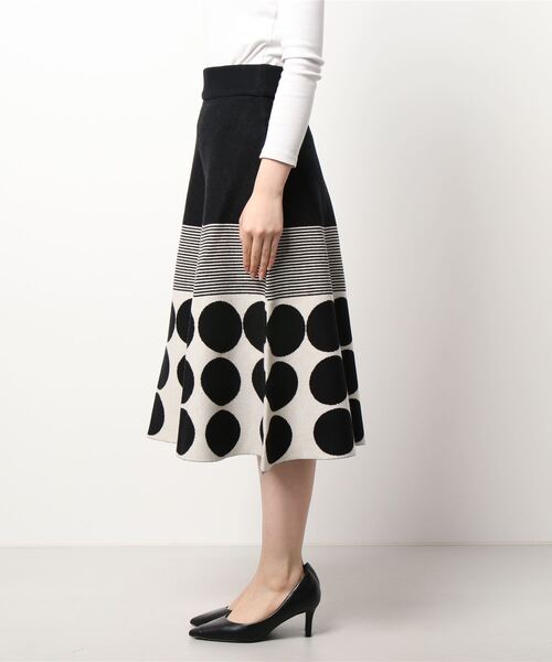 Q（キュー）の「ドットフレアスカート（スカート・レディース・ベージュ/ブラック・MEDIUM）」の3枚目の写真
