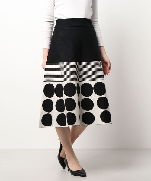 Q（キュー）の「ドットフレアスカート（スカート・レディース・ベージュ/ブラック・MEDIUM）」の5枚目の写真