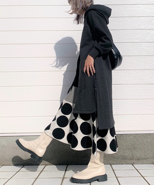 Q（キュー）の「ドットフレアスカート（スカート・レディース・ベージュ/ブラック・MEDIUM）」の8枚目の写真