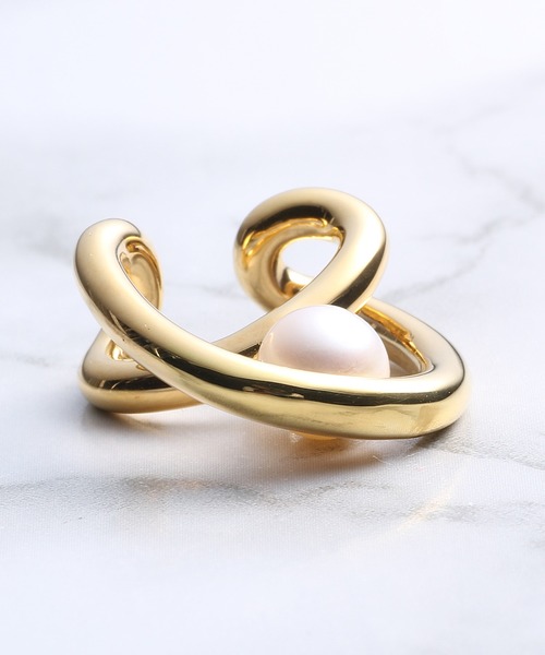 Charlotte Chesnais（シャルロットシェネ）の「Charlotte Chesnais INITIAL CUFF DOREILLE PERLE 20BO081VER-P（イヤーカフ・レディース・ゴールド・FREE）」の6枚目の写真