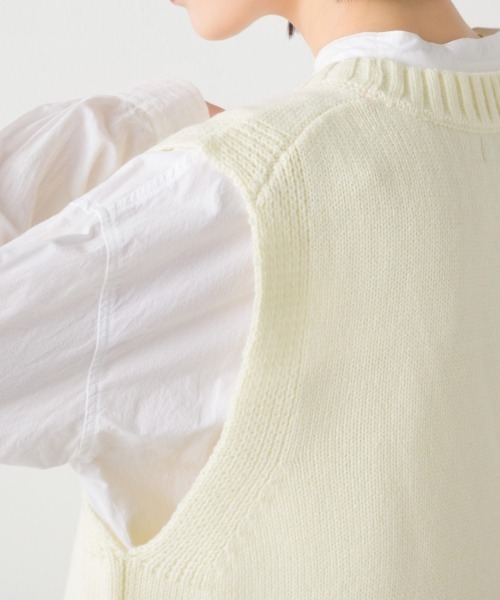 OMNES（オムネス）の「アクリルウール Vネックニットベスト（ベスト・レディース・ブラック/アイボリー/モカ・FREE）」の4枚目の写真