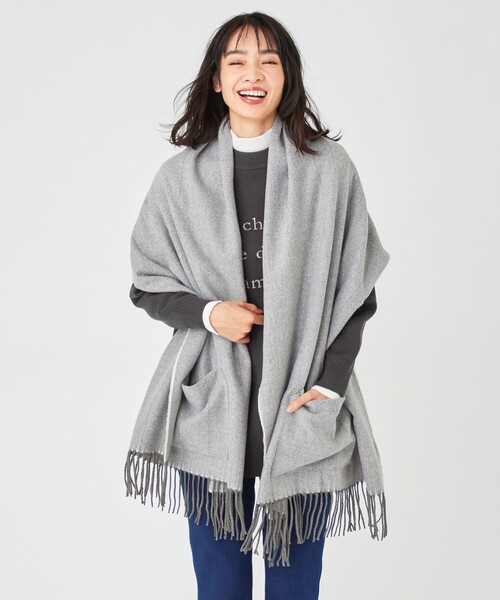 ANY（エニィ）の「【洗える】ヘリンボンポケット付大判 ショール（ストール/ショール・レディース・ライトグレー系/ブラック系・F）」の2枚目の写真